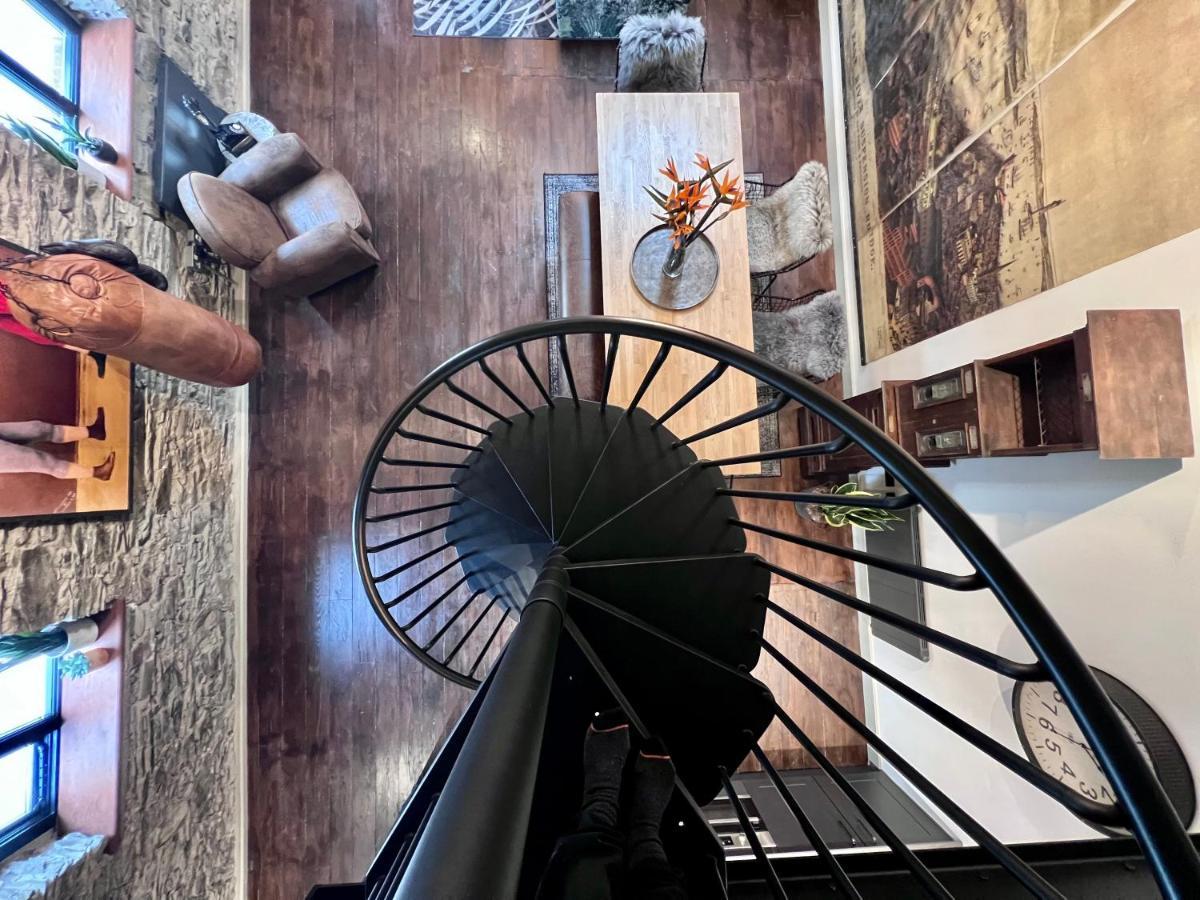 Loft 11 Stunning Luxury Nyc Loft Style Interior Designed 2Bd Apartment Excellent City Centre Location Mezzanine Cinema Room Designer Furniture Amazing Space Douglas Bagian luar foto
