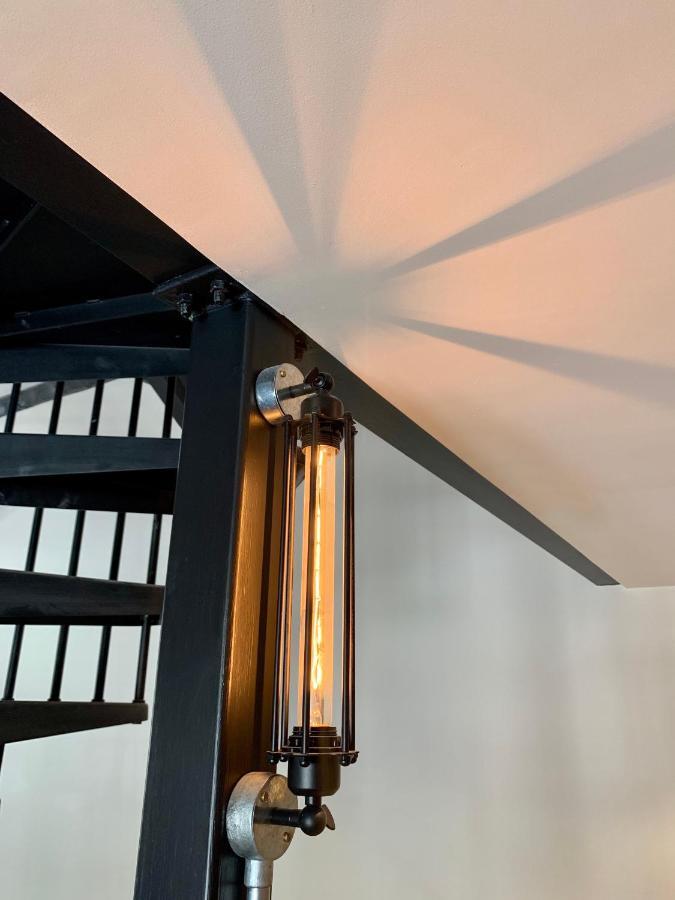 Loft 11 Stunning Luxury Nyc Loft Style Interior Designed 2Bd Apartment Excellent City Centre Location Mezzanine Cinema Room Designer Furniture Amazing Space Douglas Bagian luar foto